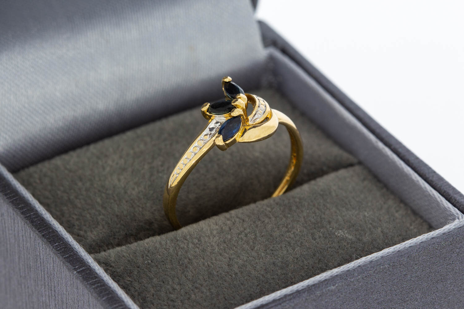 Saphir Ring 18 Karat Gold - 16,7 mm