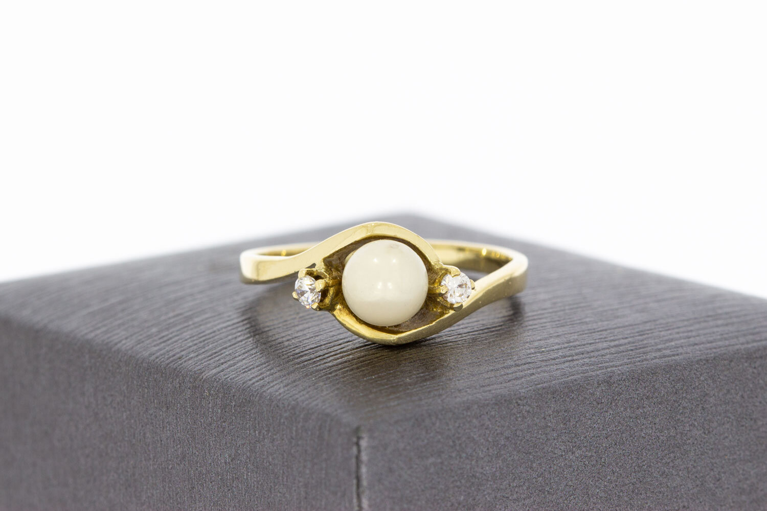 14 Karat Gold Ring mit Perle und Zirkonia - 18,4 mm