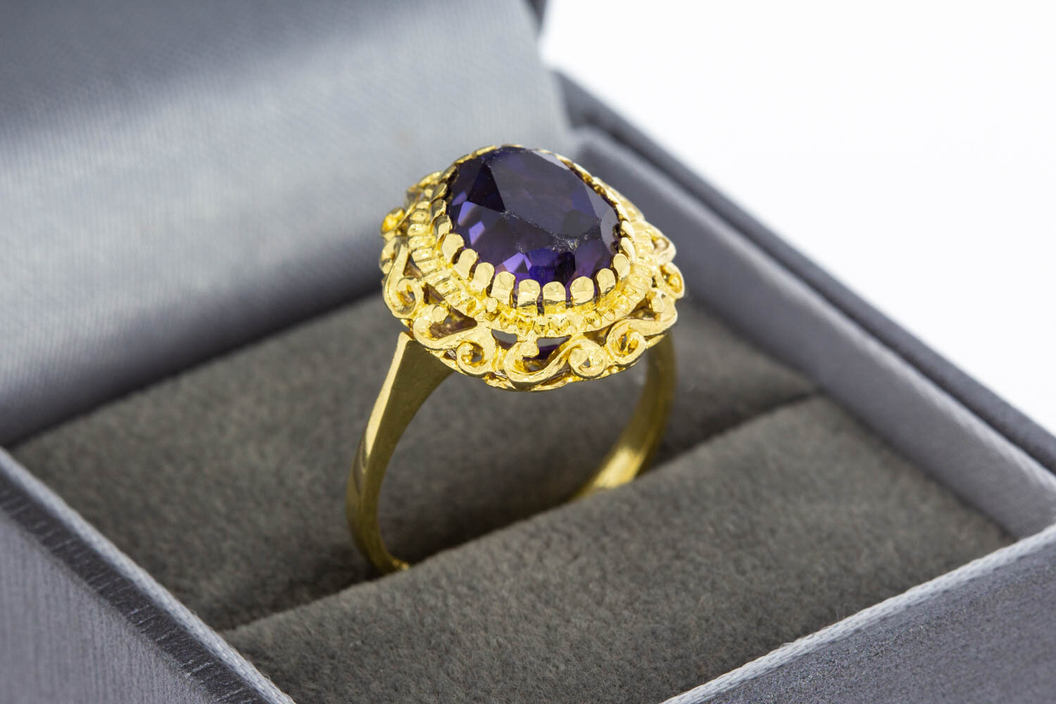 Vintage Amethyst Ring 18 Karat - 16,8 mm