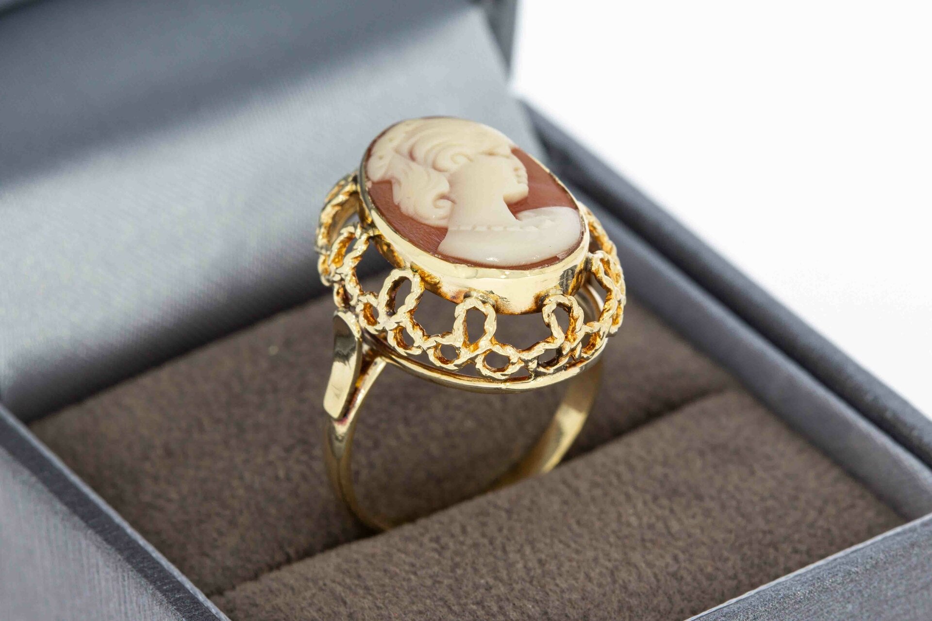 Vintage Cameo 585 Gold Ring - 17.1