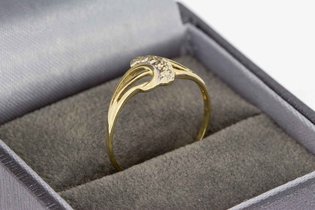 Goldene Geschwungene Ring